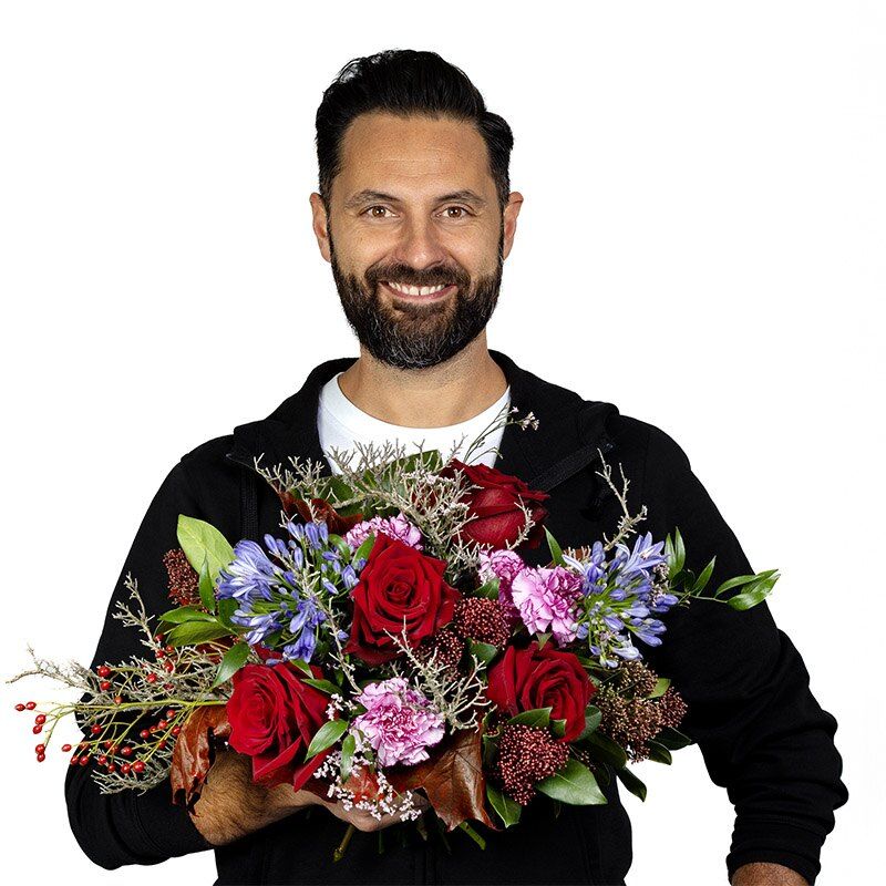 Paolo di FLORA Ticino con un bouquet
